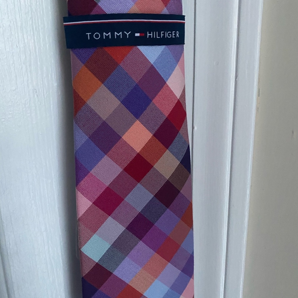 Tommy Hilfiger Men’s neck tie.